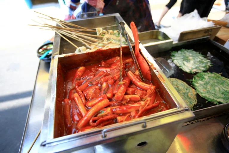 국제시장 데이트 (출처 : 한국관광공사)